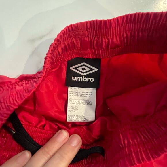 Umbro Red Soccer Shorts Checkered Children's Unisex Kids Size MEDIUM 6-7 - Picture 2 of 4